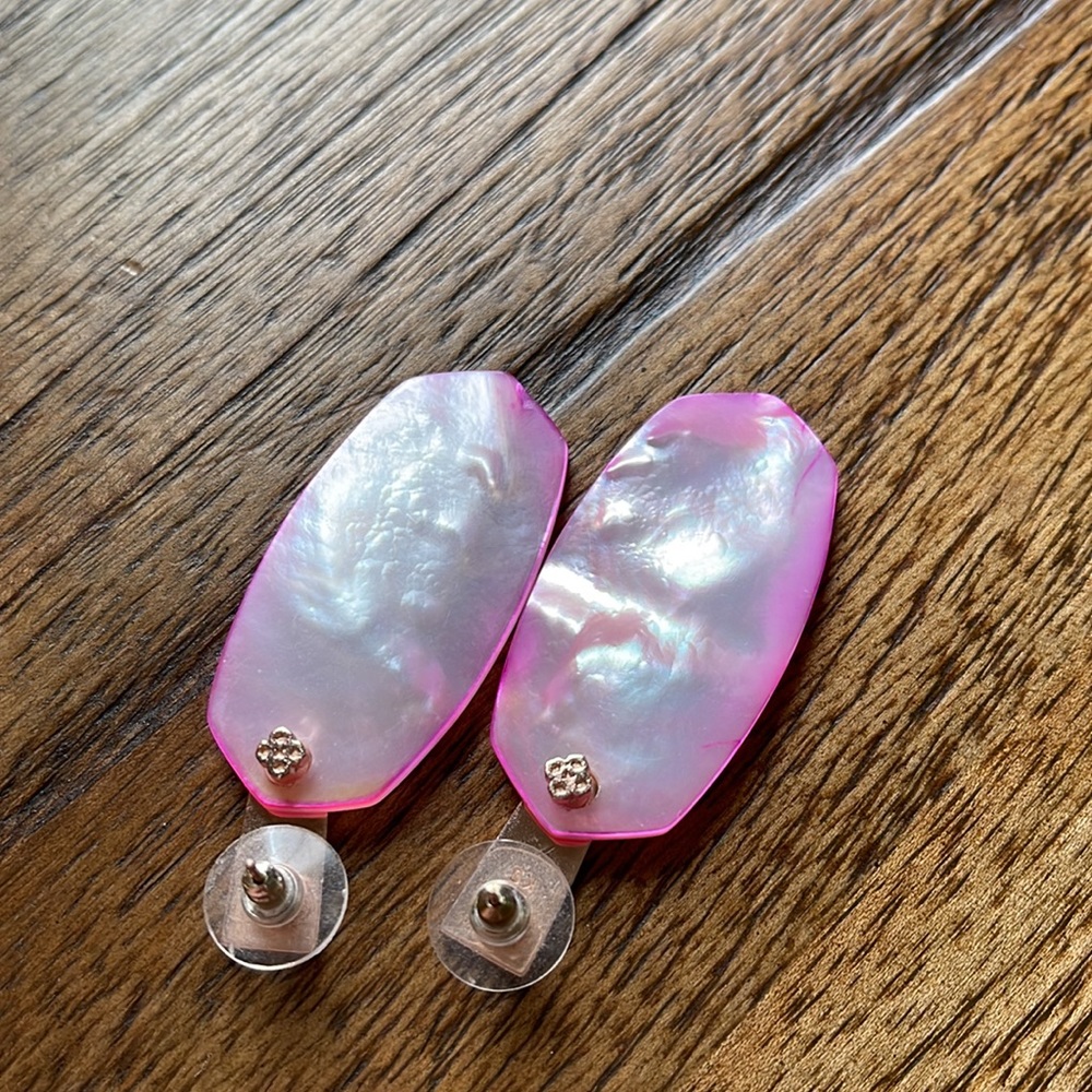 Kendra Scott Aragon Rose Gold Earrings Pink MOP - Picture 3 of 3